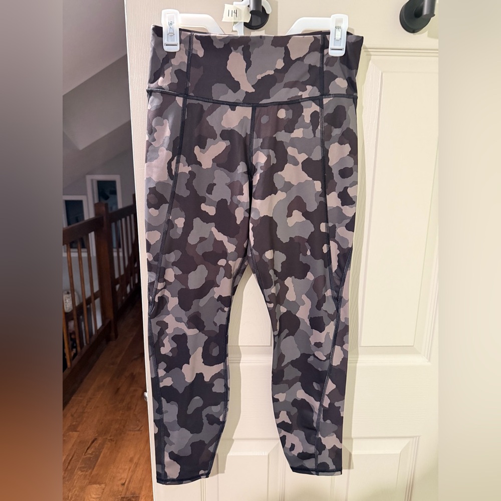 Athleta Women’s Lightening Camo Leggings - Black and Gray